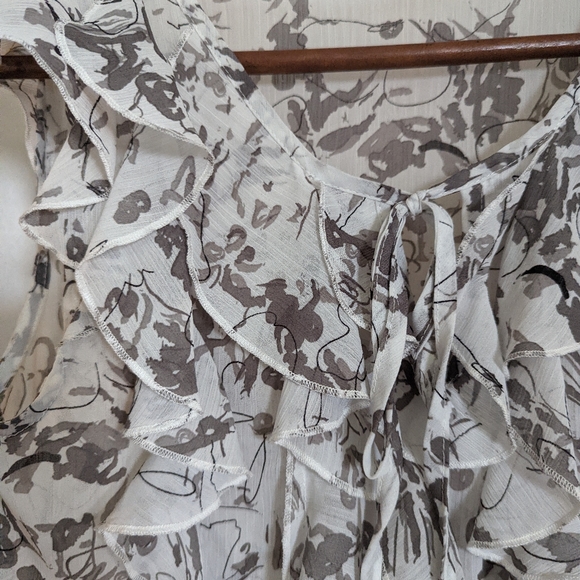 Sheer ruffled blouse - Picture 3 of 4